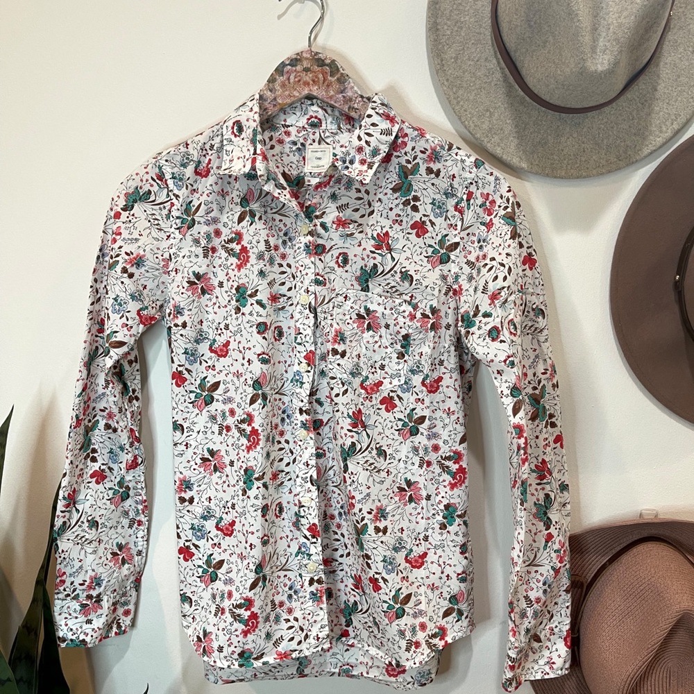 Floral boyfriend fitted button down
